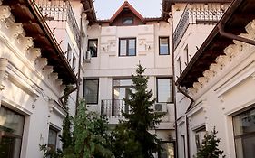Dona Premier Suites